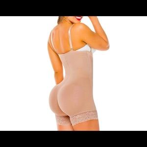 Shaper over internal gaps for gluteal enhancement.